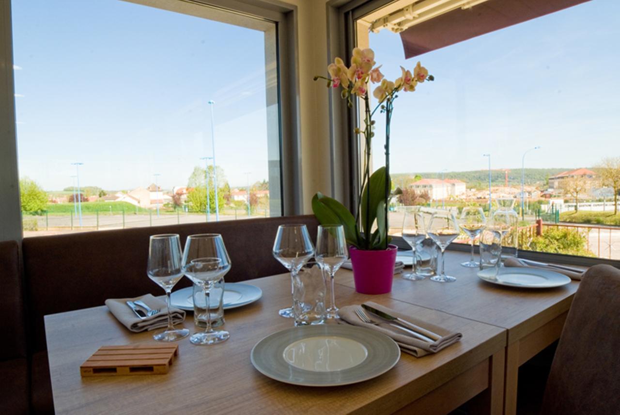 Logis Hotel Restaurant De La Madeleine Commercy エクステリア 写真