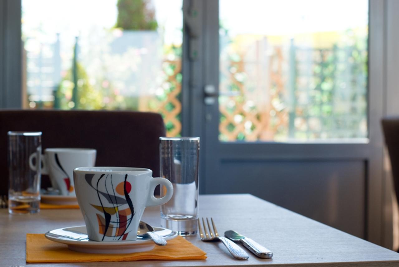 Logis Hotel Restaurant De La Madeleine Commercy エクステリア 写真
