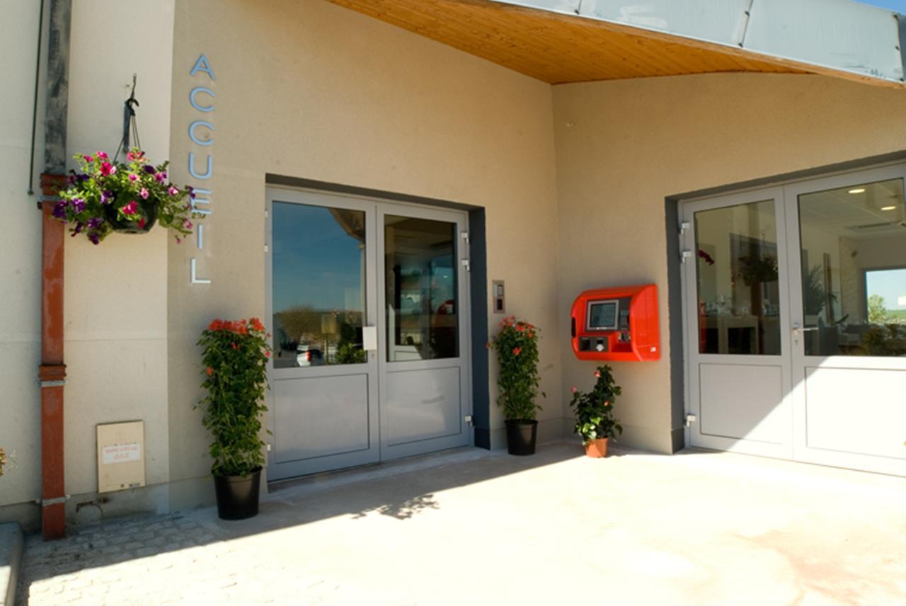 Logis Hotel Restaurant De La Madeleine Commercy エクステリア 写真