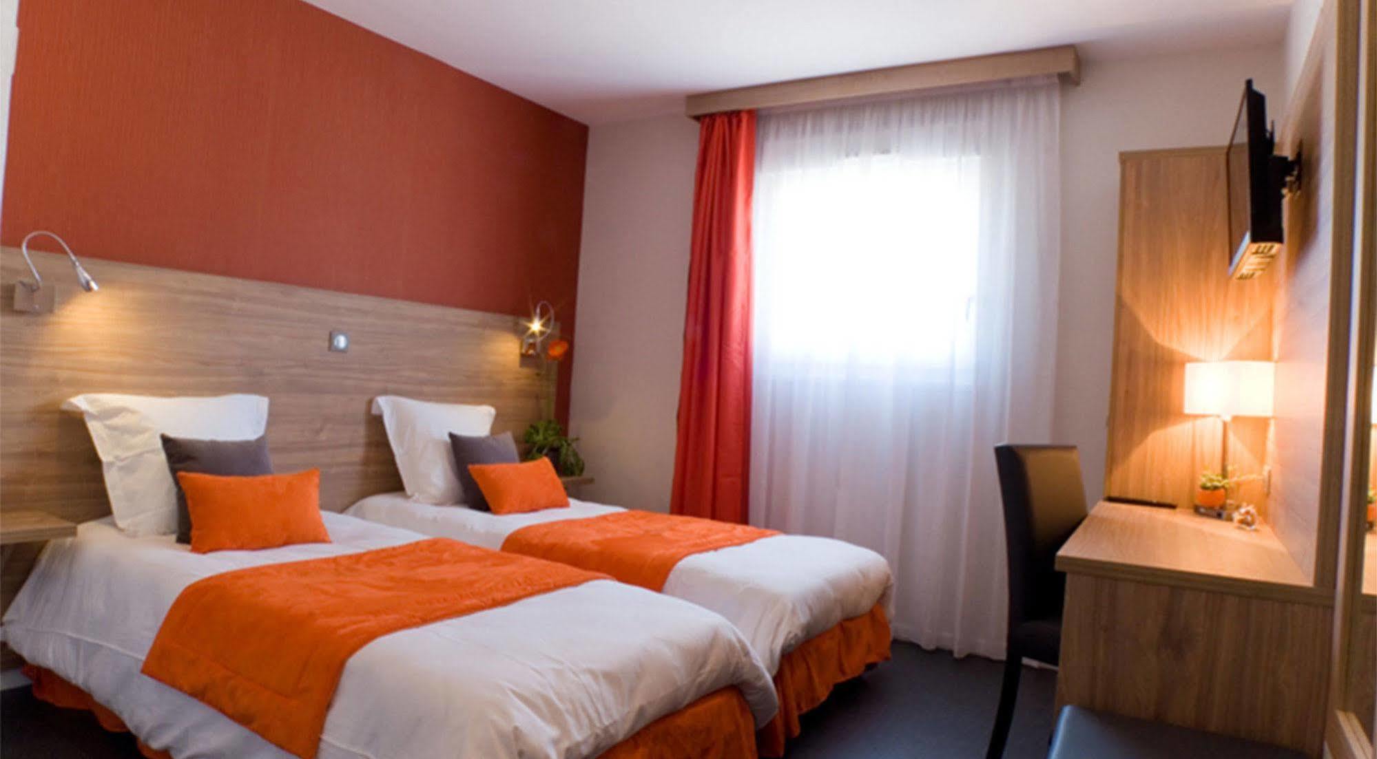 Logis Hotel Restaurant De La Madeleine Commercy エクステリア 写真